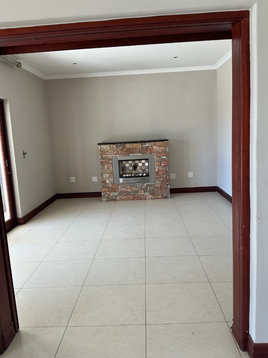 To Let 5 Bedroom Property for Rent in Blue Valley Golf Estate Gauteng