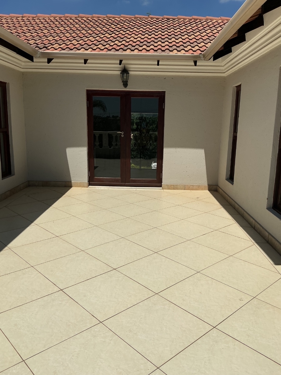 To Let 5 Bedroom Property for Rent in Blue Valley Golf Estate Gauteng