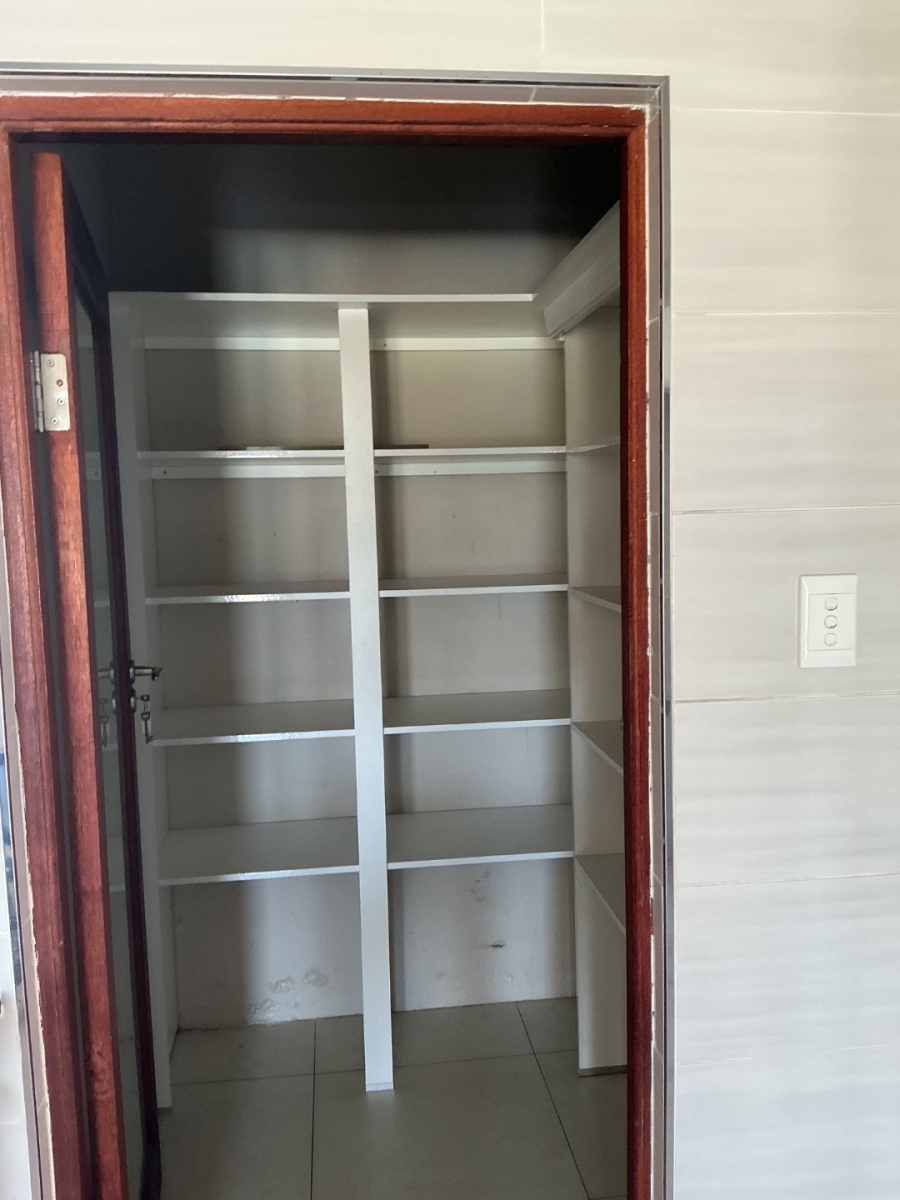 To Let 5 Bedroom Property for Rent in Blue Valley Golf Estate Gauteng