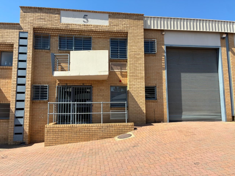 To Let commercial Property for Rent in Driehoek Gauteng