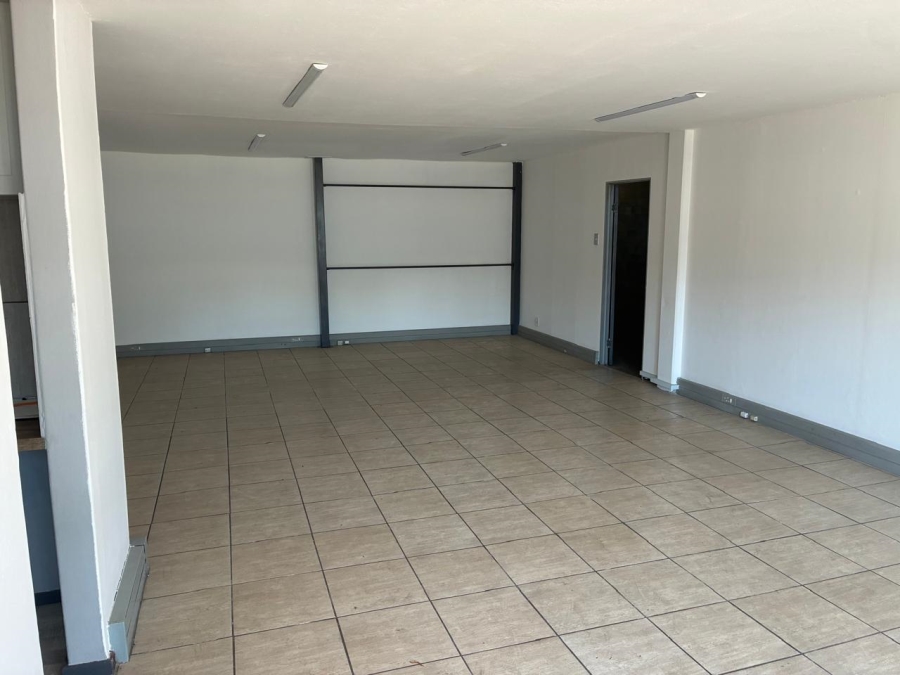 To Let commercial Property for Rent in Driehoek Gauteng