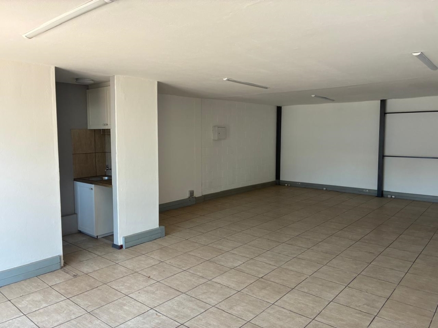 To Let commercial Property for Rent in Driehoek Gauteng