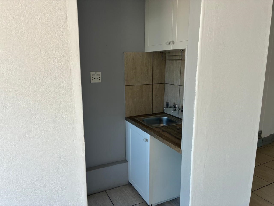 To Let commercial Property for Rent in Driehoek Gauteng