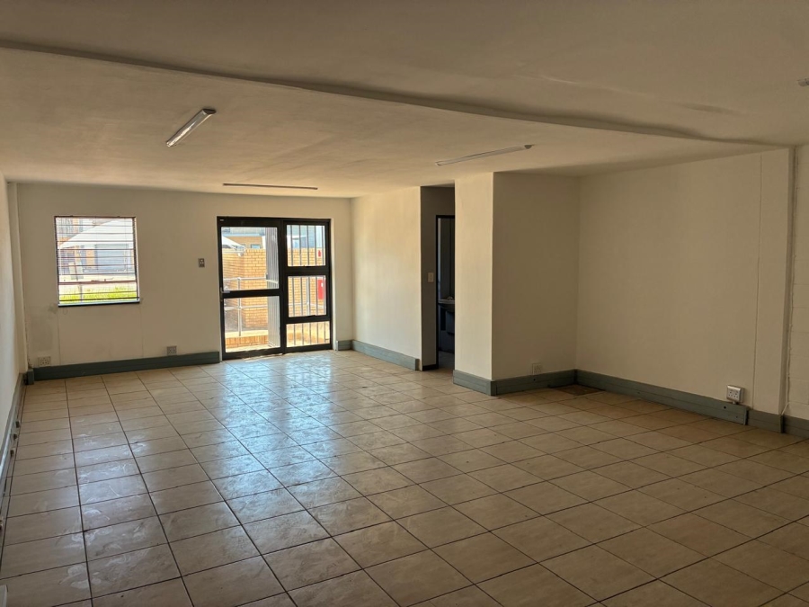 To Let commercial Property for Rent in Driehoek Gauteng