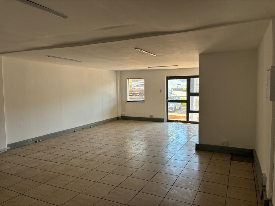 To Let commercial Property for Rent in Driehoek Gauteng