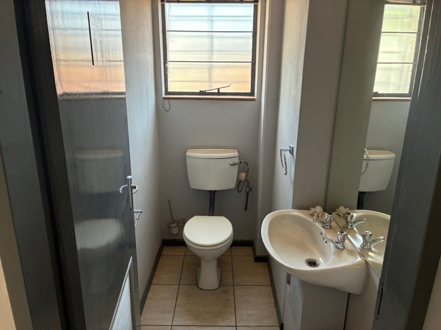 To Let commercial Property for Rent in Driehoek Gauteng