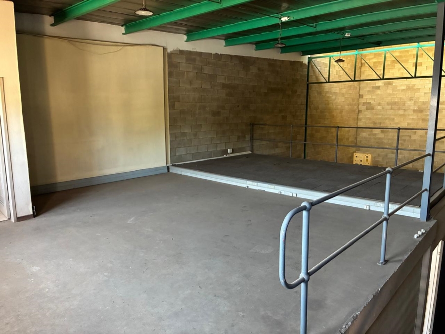 To Let commercial Property for Rent in Driehoek Gauteng