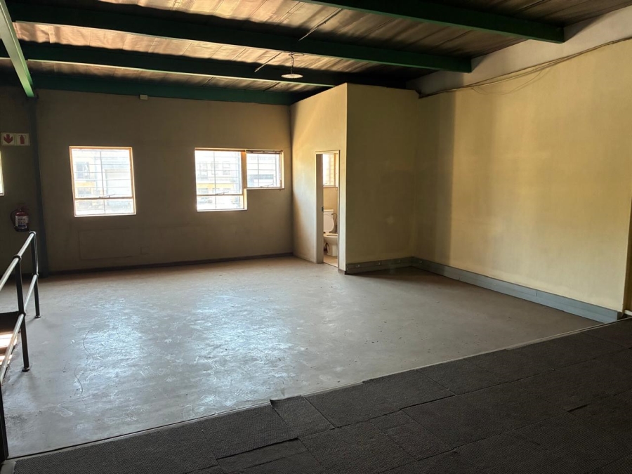To Let commercial Property for Rent in Driehoek Gauteng