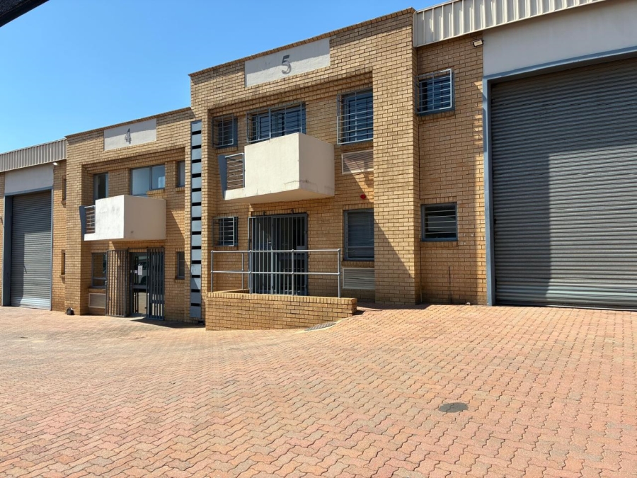 To Let commercial Property for Rent in Driehoek Gauteng