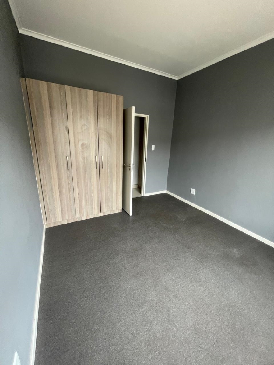 2 Bedroom Property for Sale in Blue Hills AH Gauteng