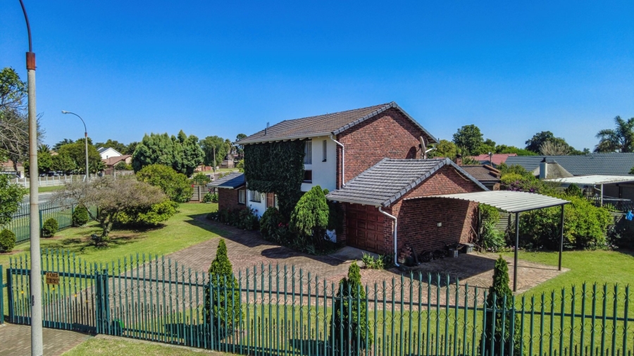 3 Bedroom Property for Sale in Bonaero Park Gauteng