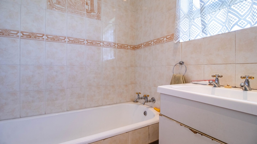 3 Bedroom Property for Sale in Bonaero Park Gauteng