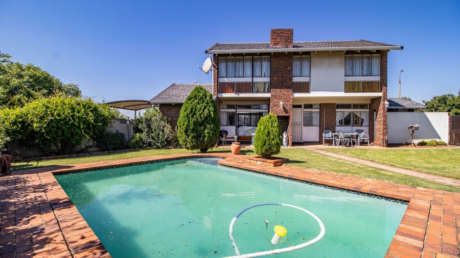3 Bedroom Property for Sale in Bonaero Park Gauteng