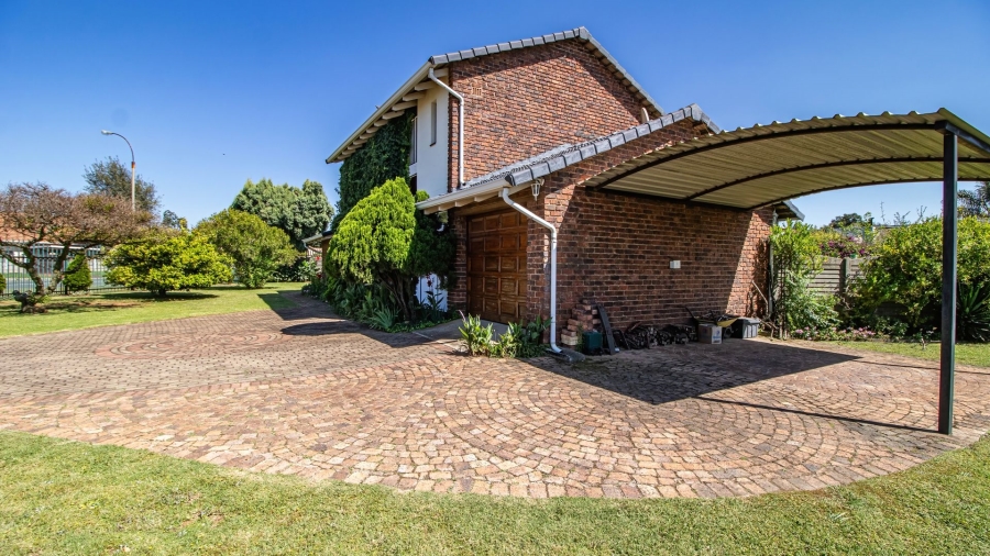 3 Bedroom Property for Sale in Bonaero Park Gauteng