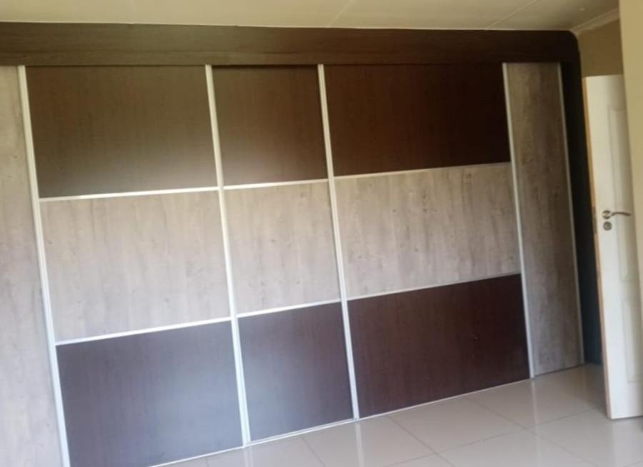 To Let 3 Bedroom Property for Rent in Helikonpark Gauteng