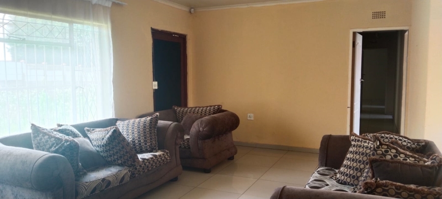To Let 3 Bedroom Property for Rent in Helikonpark Gauteng