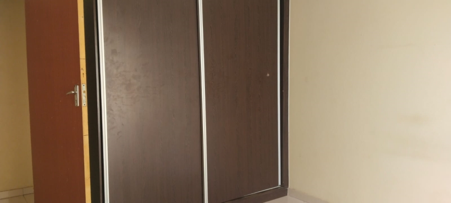 To Let 3 Bedroom Property for Rent in Helikonpark Gauteng