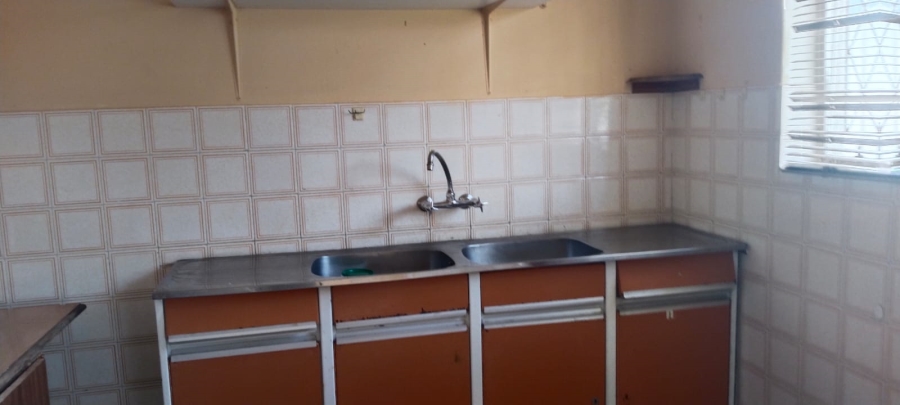 To Let 3 Bedroom Property for Rent in Helikonpark Gauteng