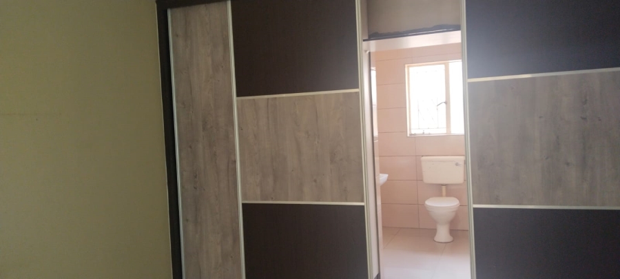 To Let 3 Bedroom Property for Rent in Helikonpark Gauteng