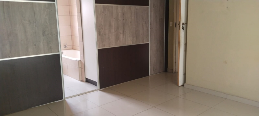 To Let 3 Bedroom Property for Rent in Helikonpark Gauteng