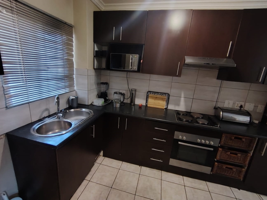 2 Bedroom Property for Sale in Rooihuiskraal North Gauteng