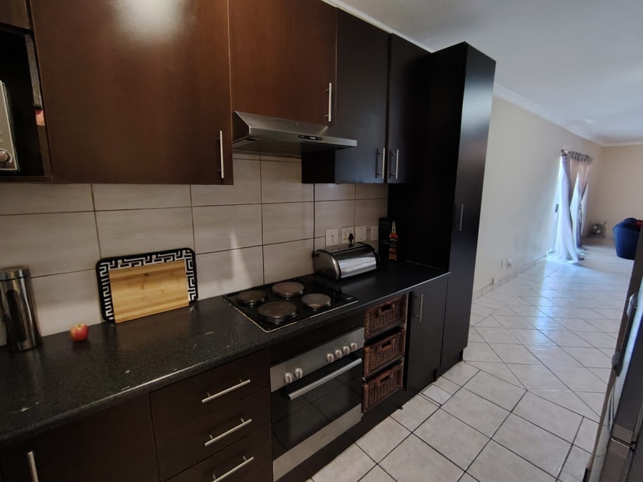 2 Bedroom Property for Sale in Rooihuiskraal North Gauteng