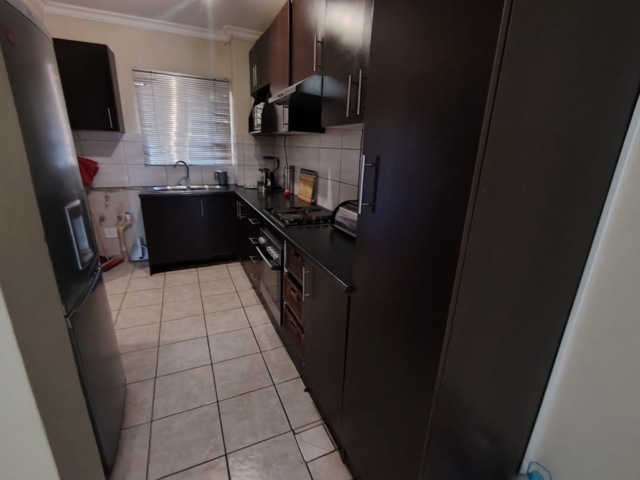 2 Bedroom Property for Sale in Rooihuiskraal North Gauteng