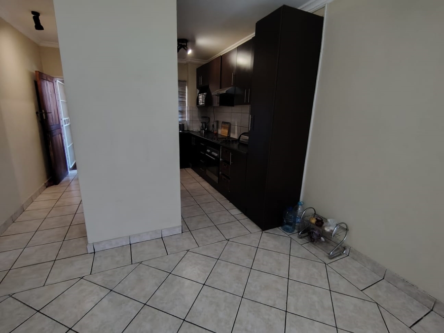 2 Bedroom Property for Sale in Rooihuiskraal North Gauteng