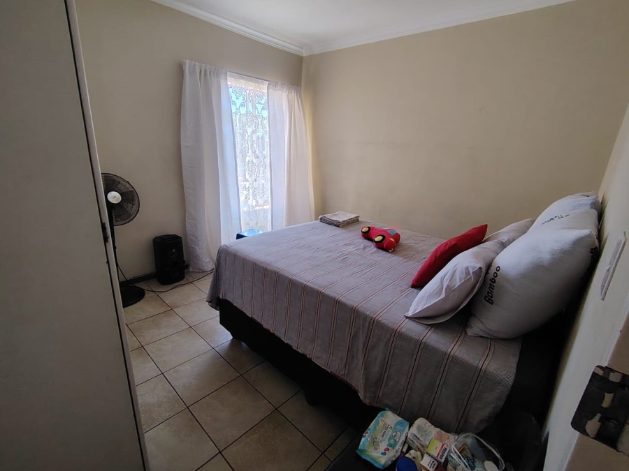 2 Bedroom Property for Sale in Rooihuiskraal North Gauteng