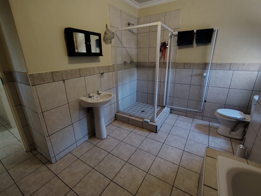 2 Bedroom Property for Sale in Rooihuiskraal North Gauteng