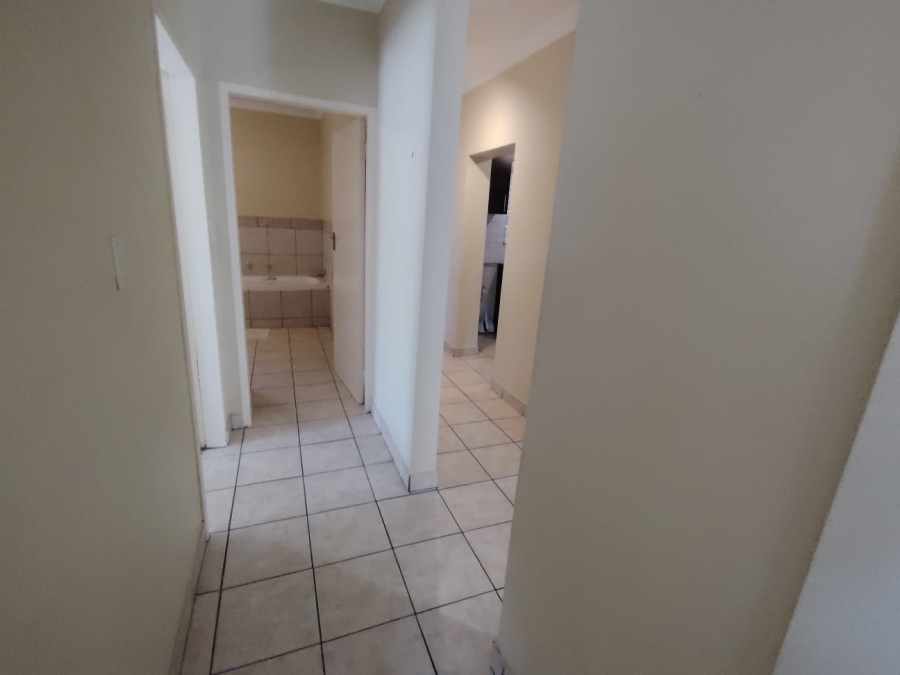 2 Bedroom Property for Sale in Rooihuiskraal North Gauteng