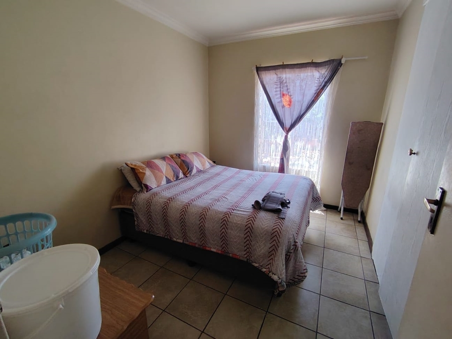 2 Bedroom Property for Sale in Rooihuiskraal North Gauteng