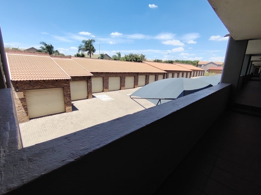 2 Bedroom Property for Sale in Rooihuiskraal North Gauteng