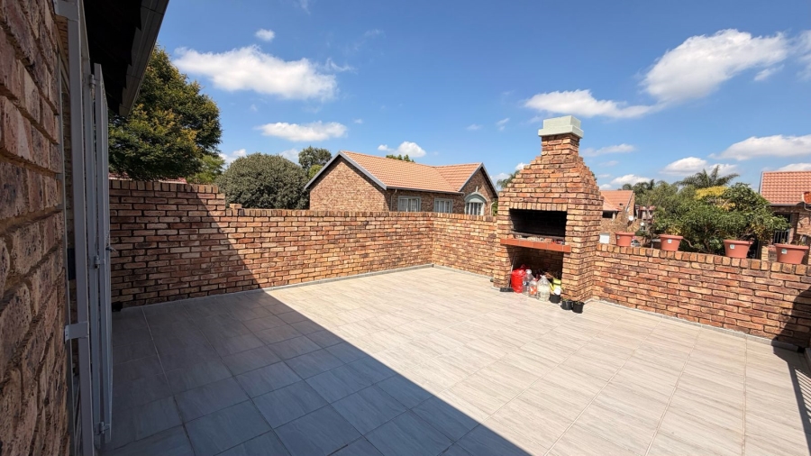 2 Bedroom Property for Sale in Rietvalleirand Gauteng