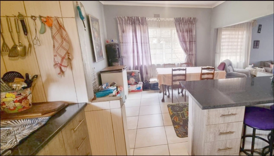3 Bedroom Property for Sale in Strubenvale Gauteng
