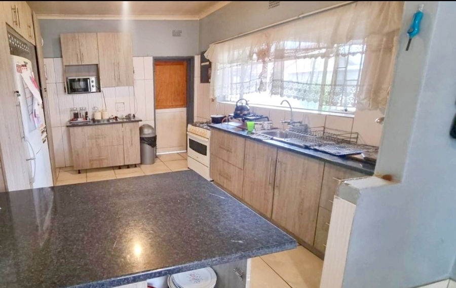 3 Bedroom Property for Sale in Strubenvale Gauteng