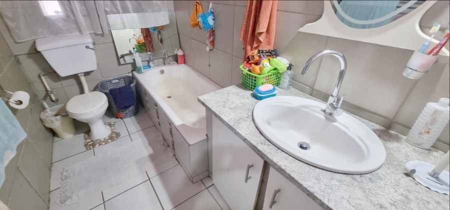 3 Bedroom Property for Sale in Strubenvale Gauteng