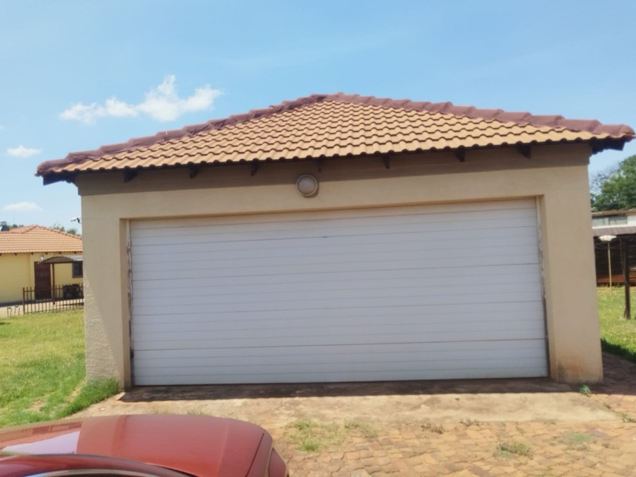 4 Bedroom Property for Sale in Theresa Park Gauteng