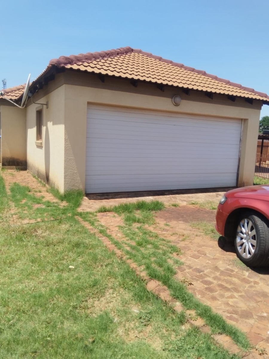 4 Bedroom Property for Sale in Theresa Park Gauteng