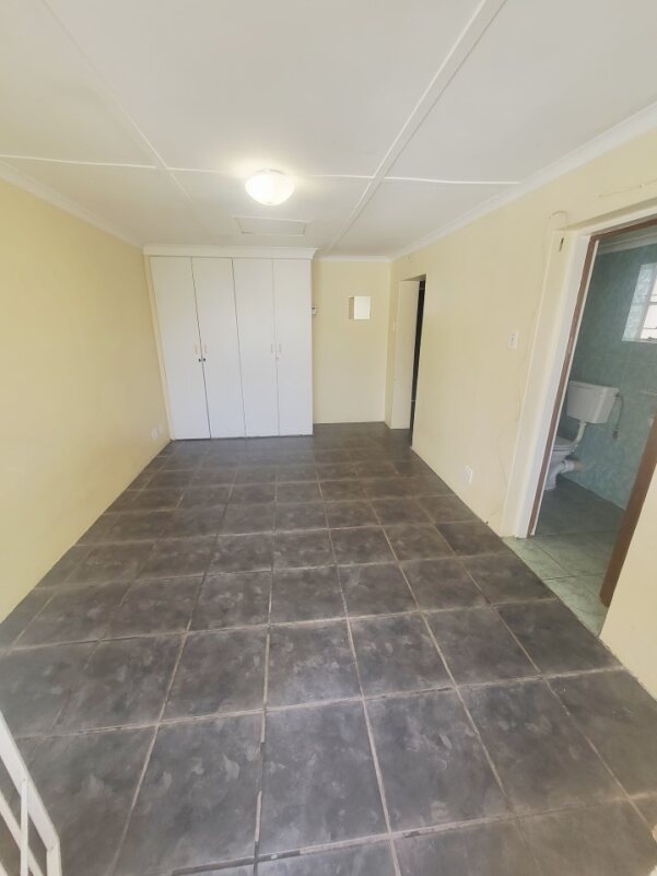 To Let 1 Bedroom Property for Rent in Orange Grove Gauteng