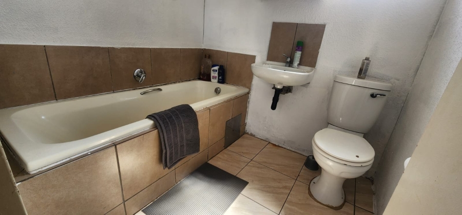 2 Bedroom Property for Sale in Katlehong South Gauteng