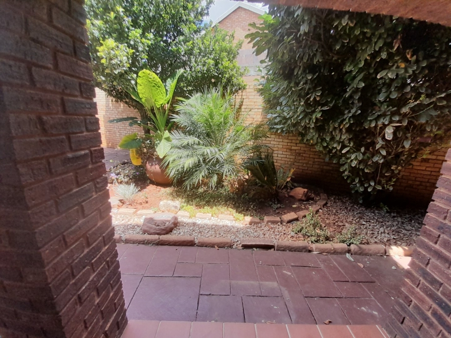 To Let 4 Bedroom Property for Rent in Eldo Manor Gauteng