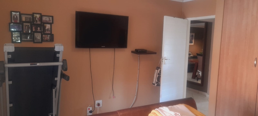 2 Bedroom Property for Sale in Sundowner Gauteng