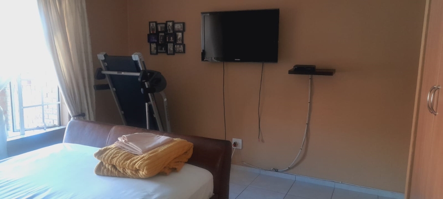 2 Bedroom Property for Sale in Sundowner Gauteng