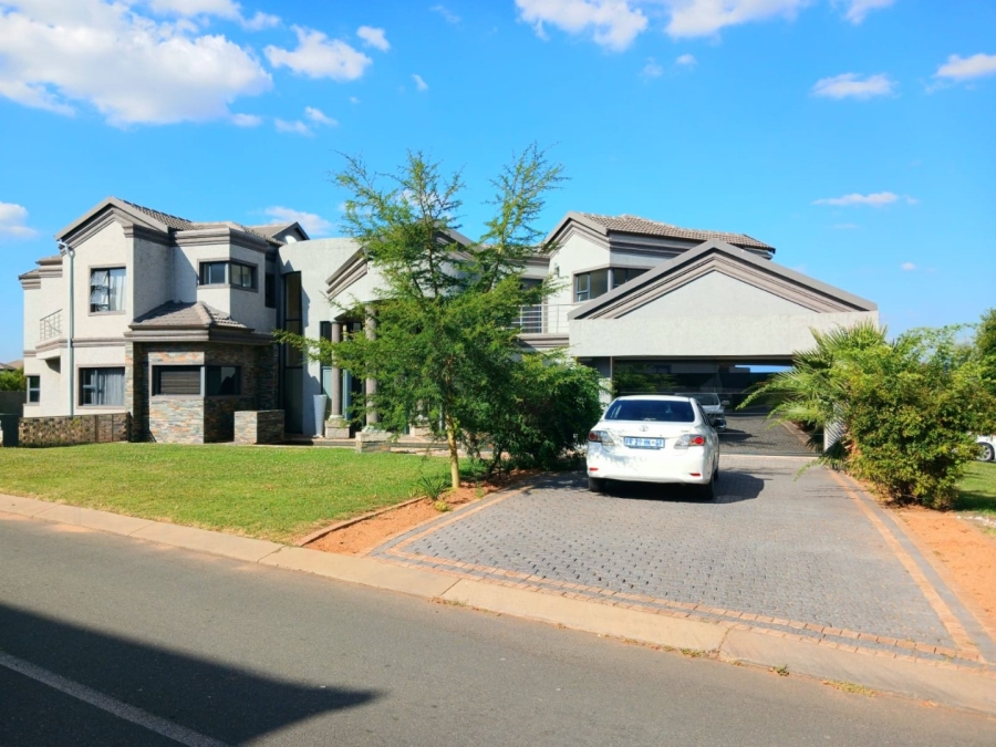 To Let 6 Bedroom Property for Rent in Blue Valley Golf Estate Gauteng