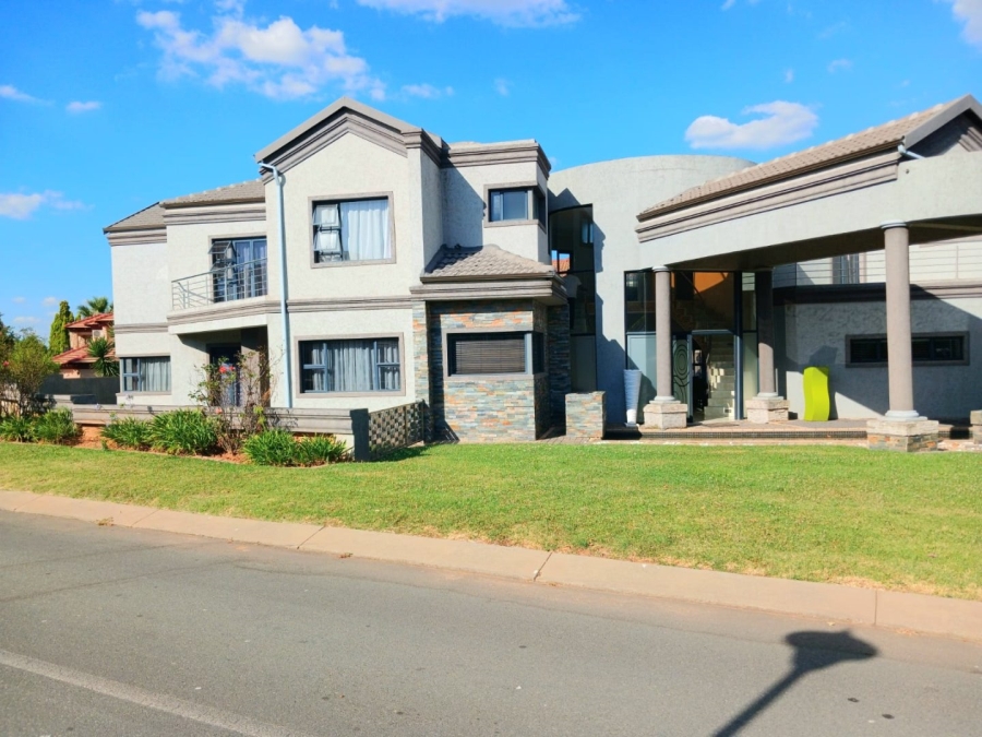 To Let 6 Bedroom Property for Rent in Blue Valley Golf Estate Gauteng