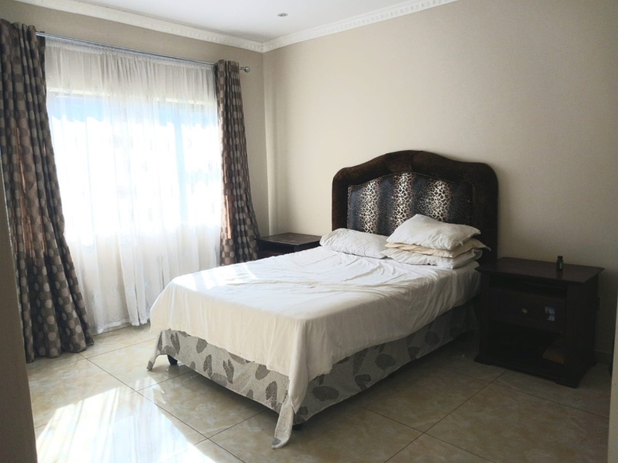 To Let 6 Bedroom Property for Rent in Blue Valley Golf Estate Gauteng