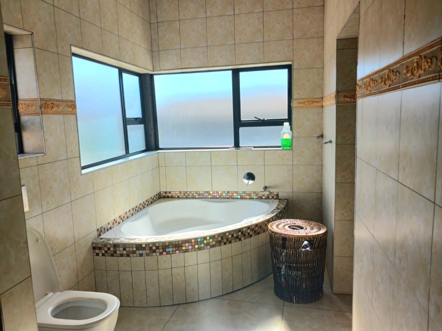 To Let 6 Bedroom Property for Rent in Blue Valley Golf Estate Gauteng