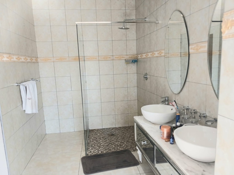 To Let 6 Bedroom Property for Rent in Blue Valley Golf Estate Gauteng