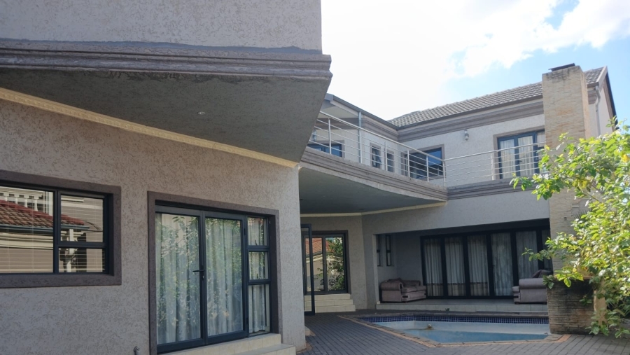 To Let 6 Bedroom Property for Rent in Blue Valley Golf Estate Gauteng